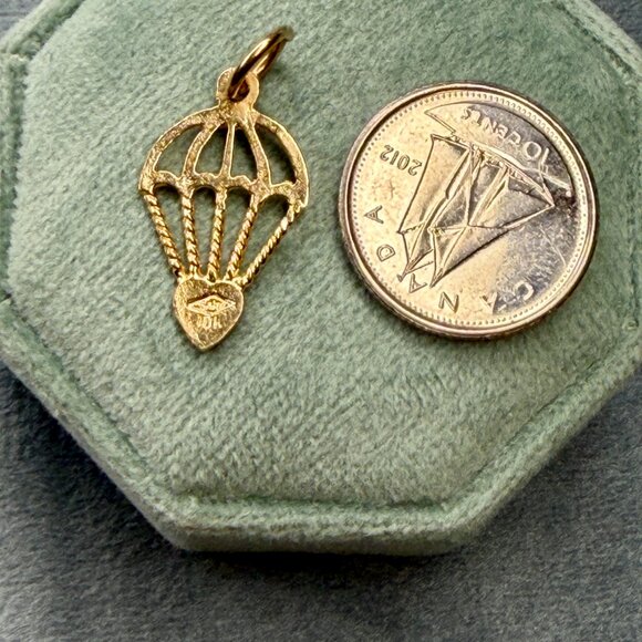10K Solid Yellow Gold Air Balloon Pendant - Picture 2 of 4
